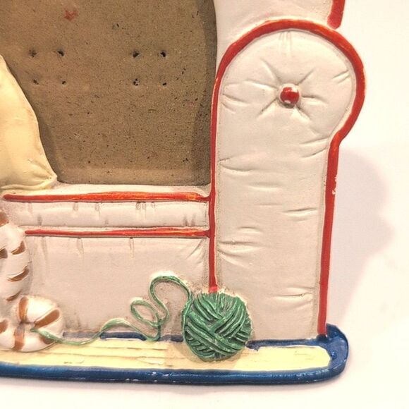 Purrfect Friend Picture Frame 3D Tabby Cat with Yarn - Picture 3 of 8